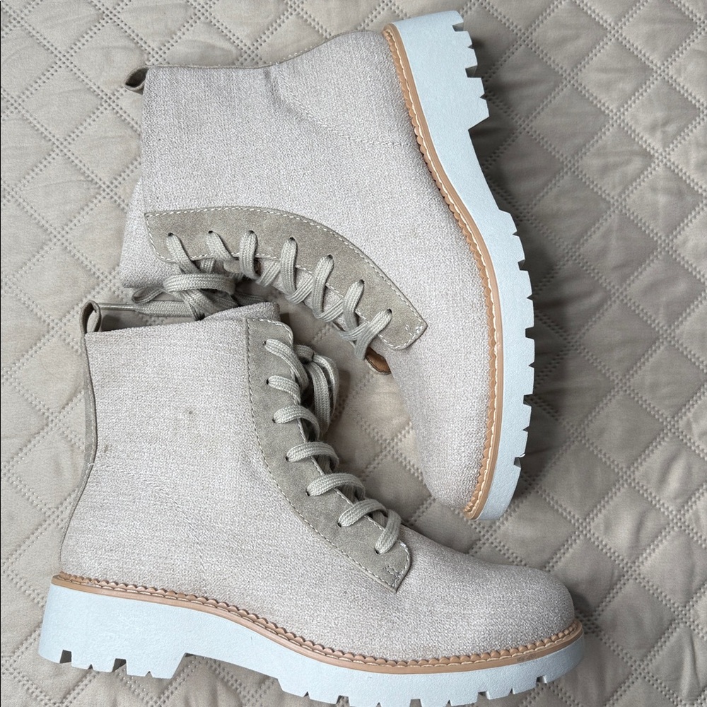 NWOT Eurosoft by Soft Blake Combat Lace Up Booties Stone Taupe Size 8M